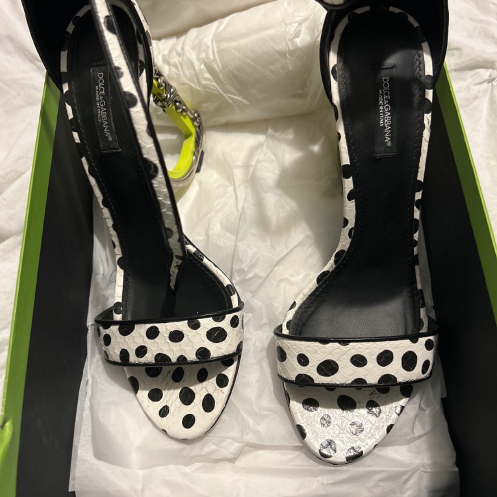 Shoes - Picture 5 of 6